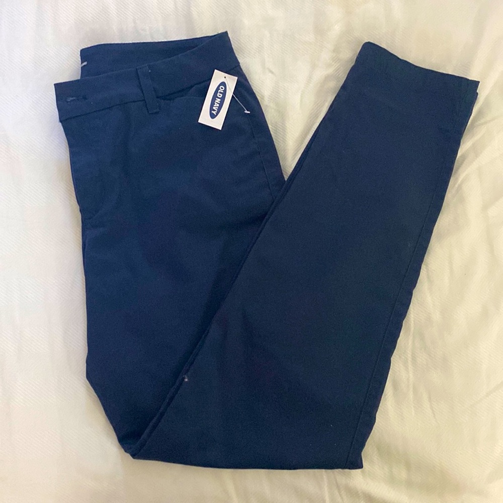 Old Navy. Size 8. Navy skinny chino pant.